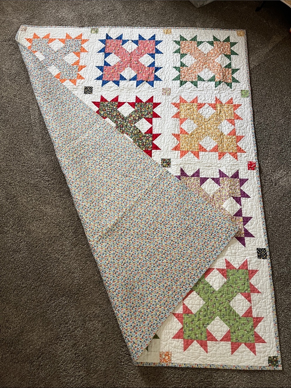 Handmade Multicolor 1930s fabric Patchwork Quilt – White Background - Picture 2 of 4
